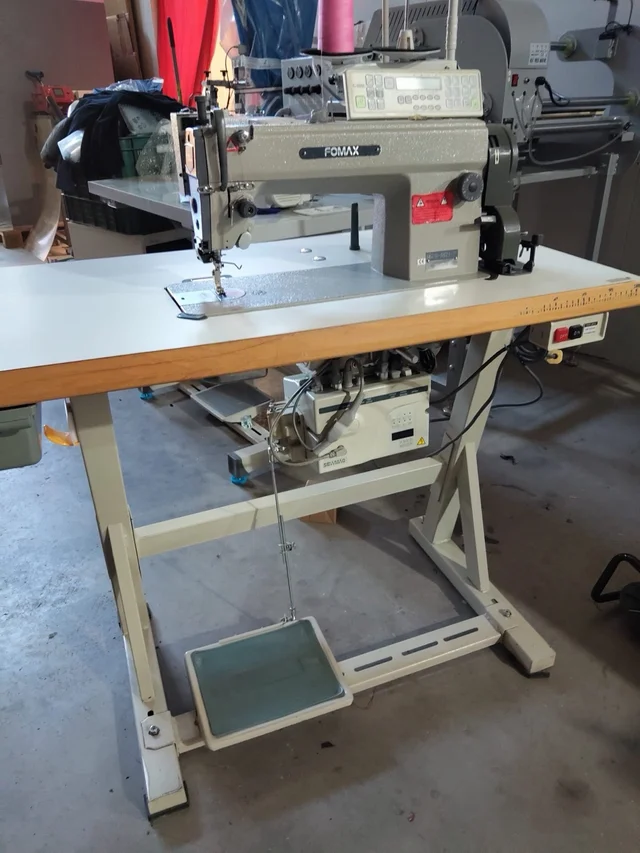 Fomax KDD-5571-7 – Pespunte recto con cortahilos 3 Fomax plana cortahilos - reacondicionada