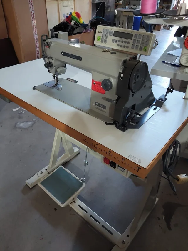 Fomax KDD-5571-7 – Pespunte recto con cortahilos 5 Fomax plana cortahilos - reacondicionada