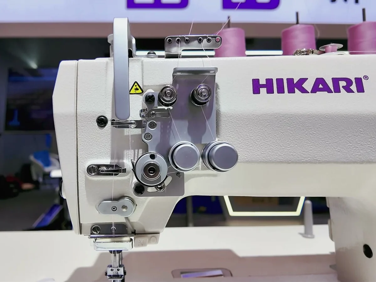 Máquina de coser de doble aguja industrial Hikari HT92V1-7P-5 con cortahilos 3 Máquina de coser de doble aguja industrial Hikari HT92V1-7P-5, detalle de la doble aguja